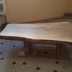 table basse en bois brut