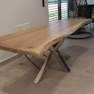 table de cuisine en bois brut